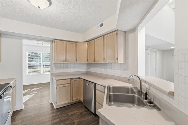 Building Photo - 417 N Village Cir