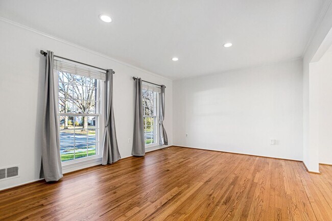Building Photo - 17020 Briardale Rd