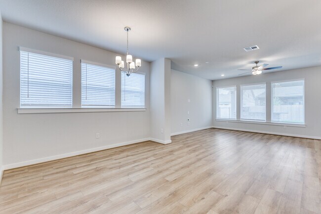 Building Photo - 2618 Suncadia Ln