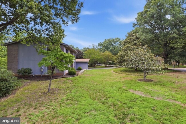 Building Photo - 8804 Mansion Farm Pl