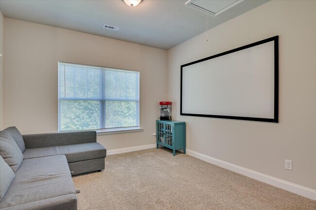 Building Photo - 210 Pebble Ln
