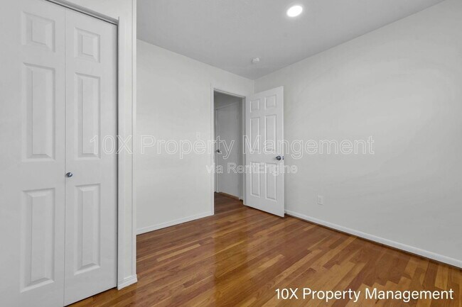 Building Photo - 907 Higbee Dr N