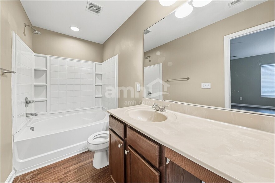 Building Photo - 148 Bellfare Dr