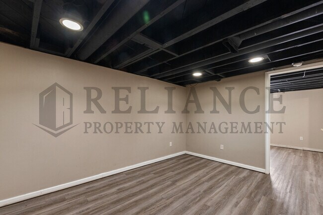 Building Photo - 1401 W 34th St S