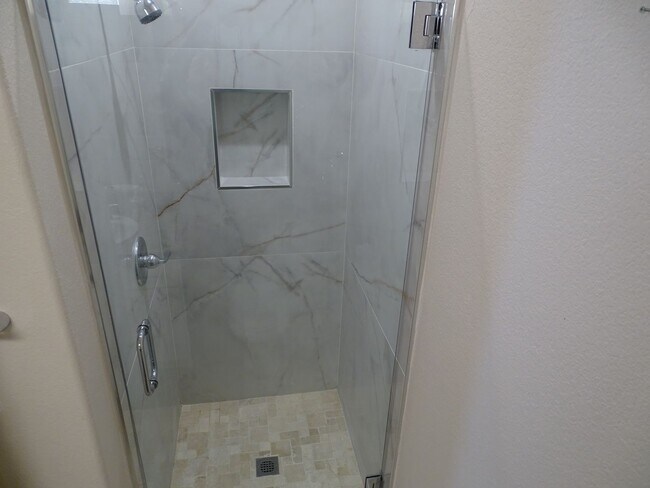 Building Photo - 5 BED Summerlin home w/ 1ST FLOOR BED AND 3/4 BATH