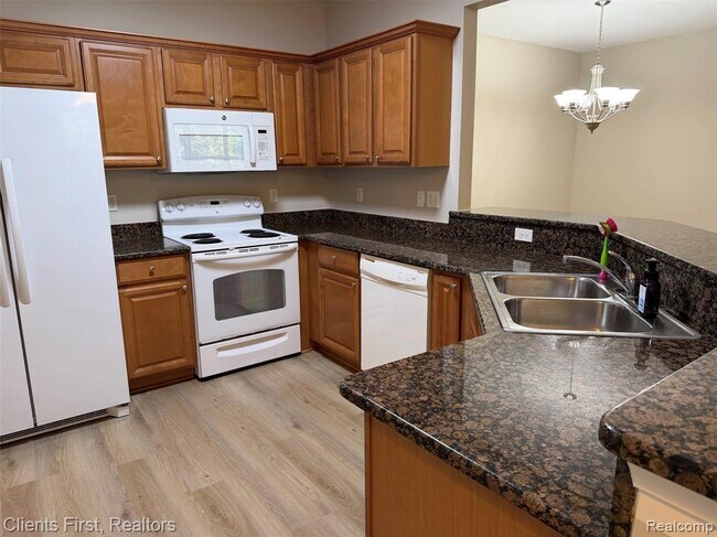 Building Photo - 16040 Morningside