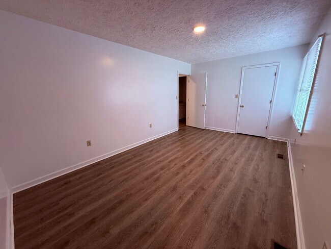 Building Photo - 460A Warrior Dr