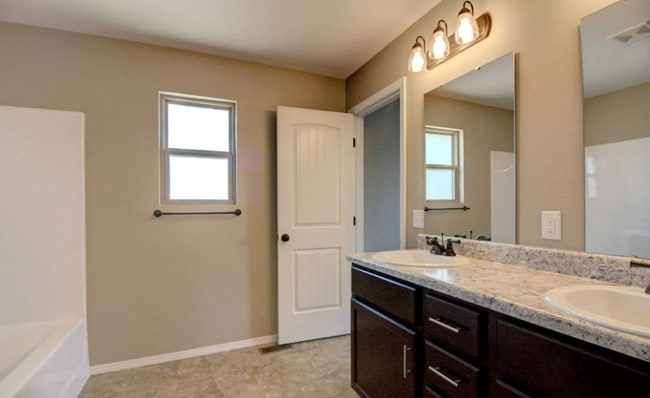 Building Photo - 3 Bedroom Springfield Home in Willard School Districts with Fenced in Yard