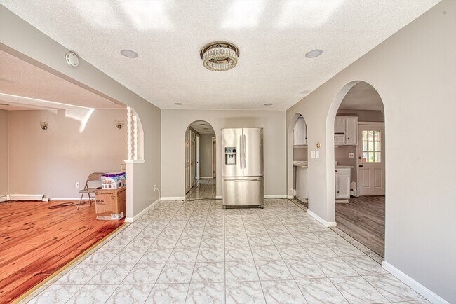 Building Photo - 1246 Somerset Ave