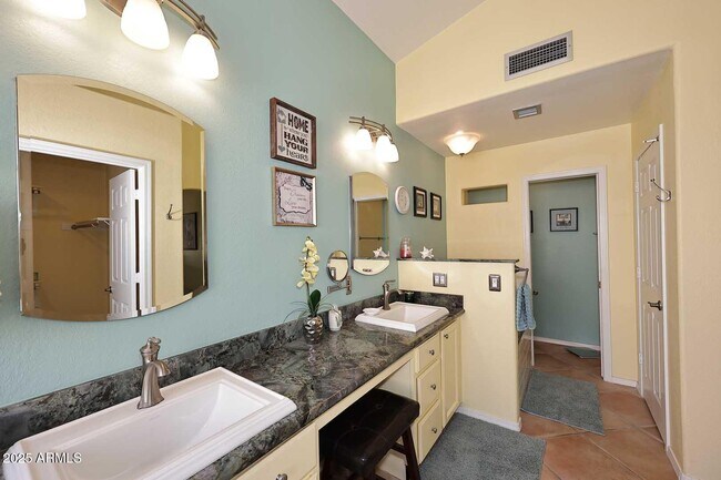 Building Photo - 359 W Brisa Dr