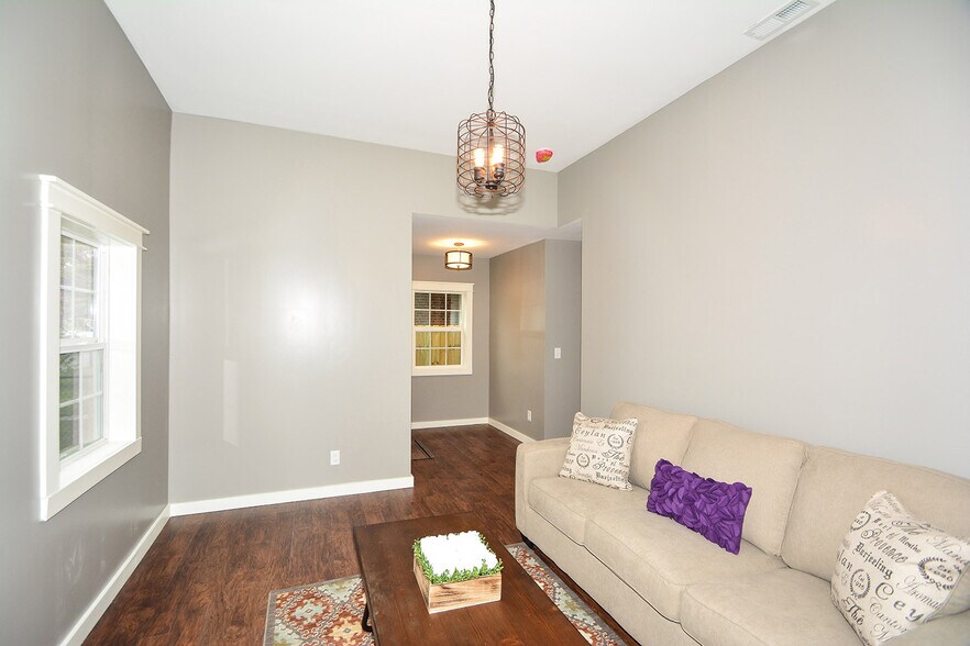 Living space - 1449 Fletcher Avenue