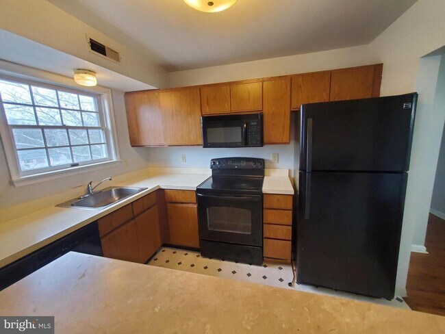 Building Photo - 620 Manatawny St