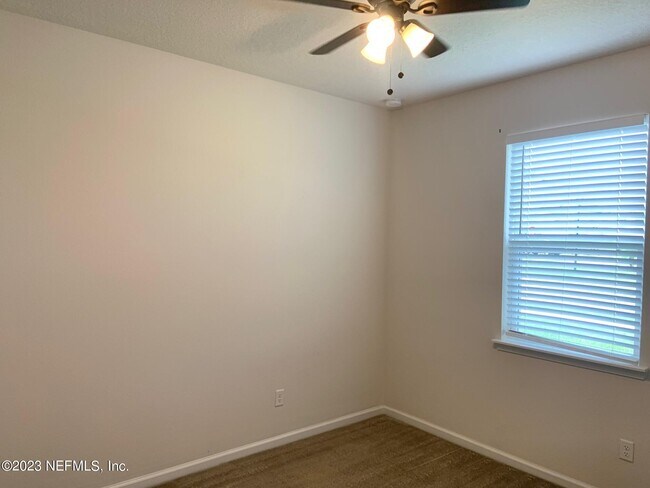 Building Photo - 816 Redtail Ln