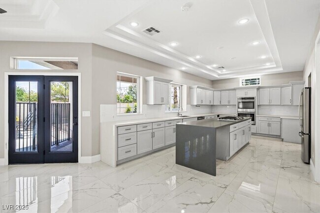 Building Photo - 8000 Silver King Dr