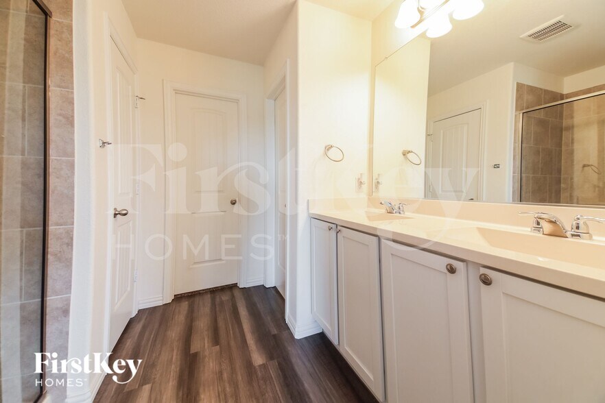 Building Photo - 1304 Renoir Dr