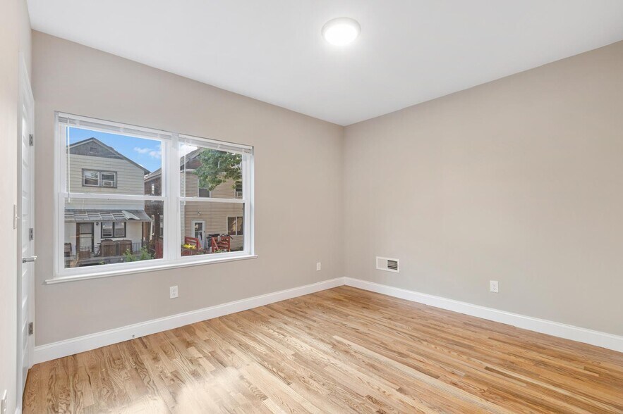 Master Bedroom - 68 W 52nd St