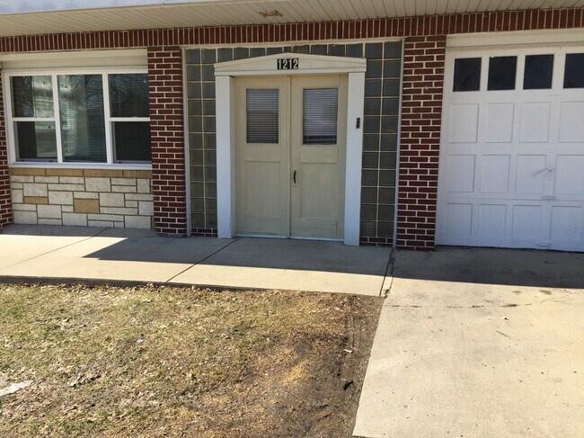 1212 Buffalo St, Peru, IL - 1212 Buffalo St