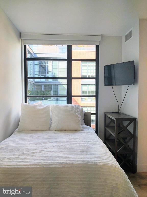 Building Photo - 45 Sutton Square SW