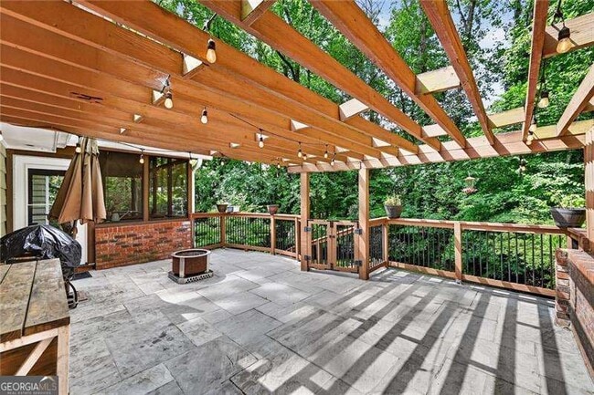 Building Photo - 4100 Shawnee Ln NE