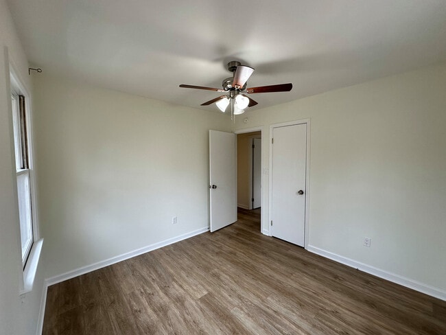 Building Photo - 310 Azalia Dr