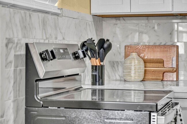 Building Photo - FULLY FURNISHED & BEAUTIFULLY REMODELED CLASSIC HOME NEAR UNR WITH UNBEATABLE I-80 ACCESS
