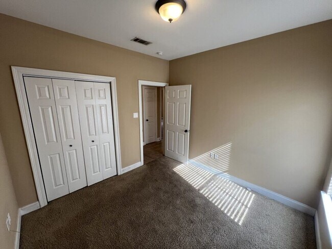 Building Photo - Charming 3-bedroom 2-bathroom in South Burbank Neighborhood!