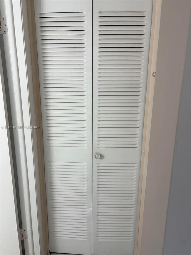 Building Photo - 1801 S Treasure Dr