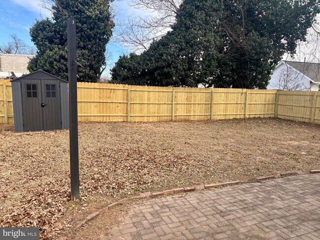 Building Photo - 2511 Charles St