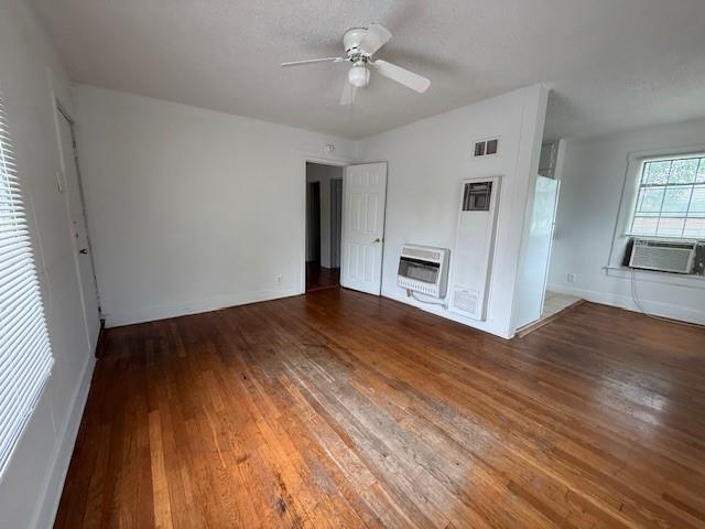 Building Photo - 618 Santos St