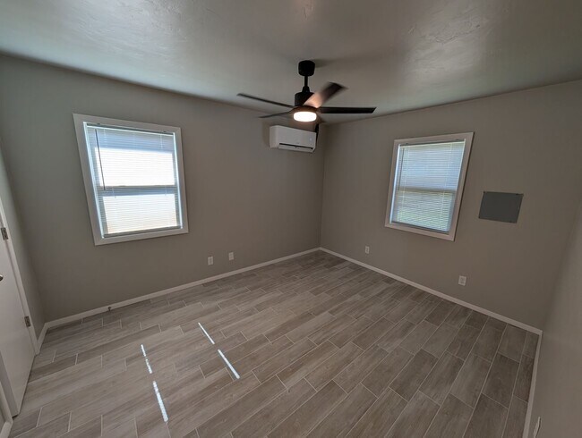 Building Photo - Remodeled 1 bedroom, 1 bath in Edmond, OK with stainless steel appliances and washer and dryer