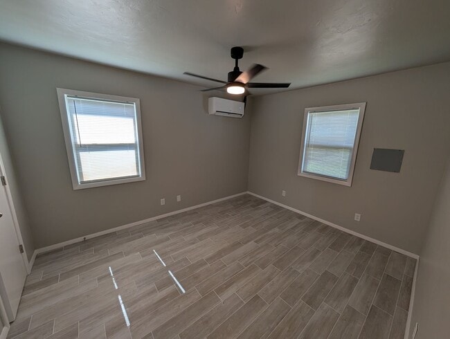 Building Photo - Remodeled luxury 1 bedroom, 1 bath house i...