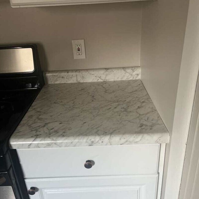 Building Photo - 3233 W 50th St