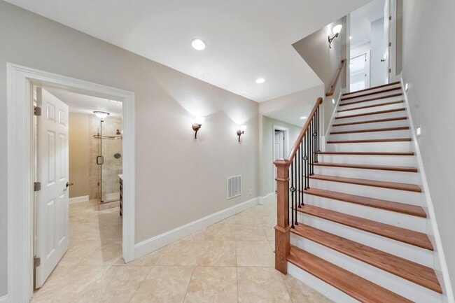 Building Photo - 11180 W Rd