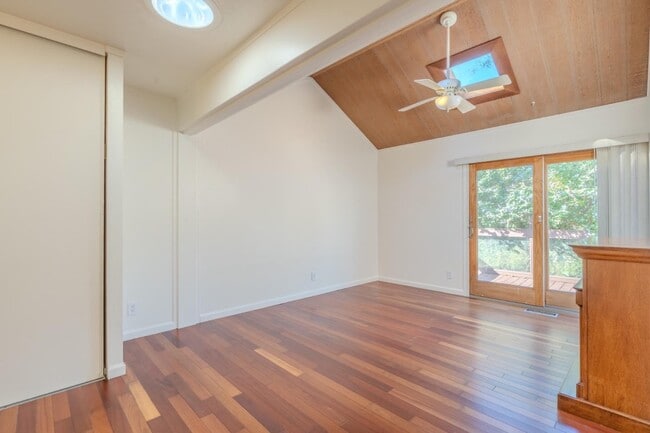 Building Photo - 1448 Sunshine Valley Rd