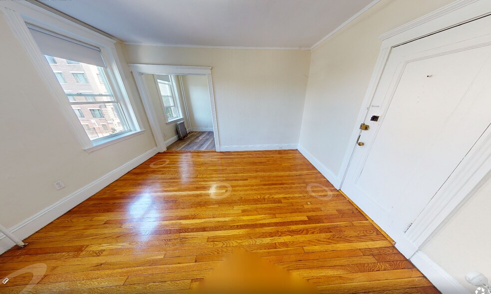 Building Photo - 425 Park Dr