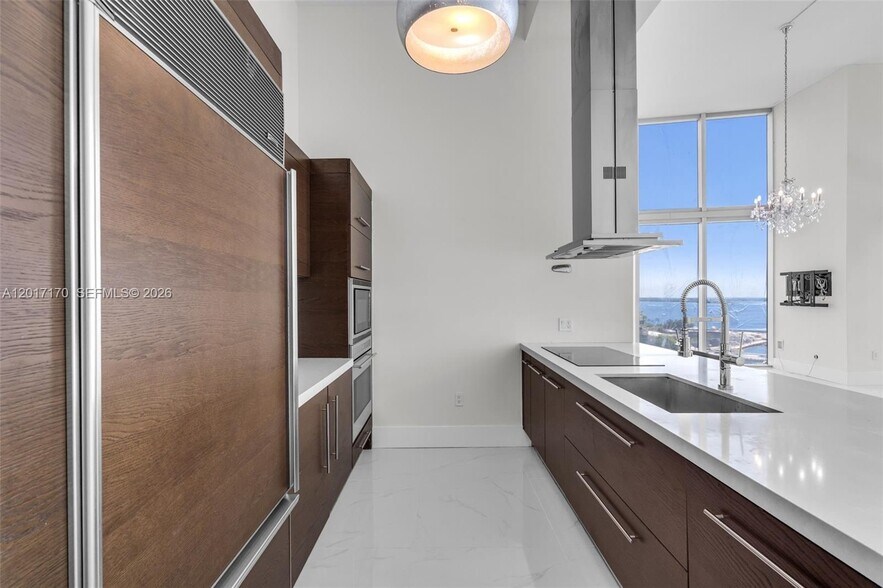 Building Photo - 495 Brickell Ave