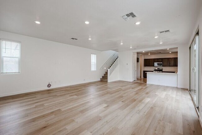 Building Photo - Stunning 4 bedroom, 4 bathroom home in the desirable gated community of Horizon in Chandler