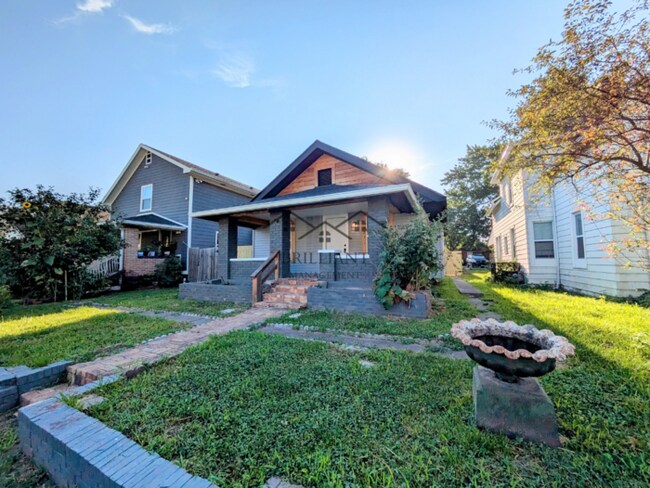 Building Photo - 523 N Alton Ave