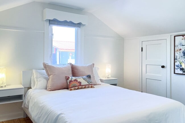 Building Photo - Furnished 3 Bedroom Walkable East Nashvill...