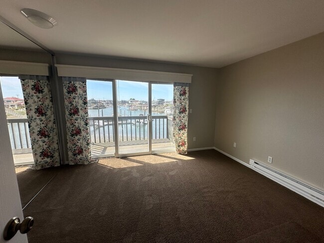 Building Photo - 2 Bed 2 Bath Waterfront Condo in Sandy Point