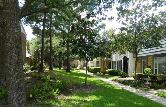 Building Photo - 1381 Country Pl Dr