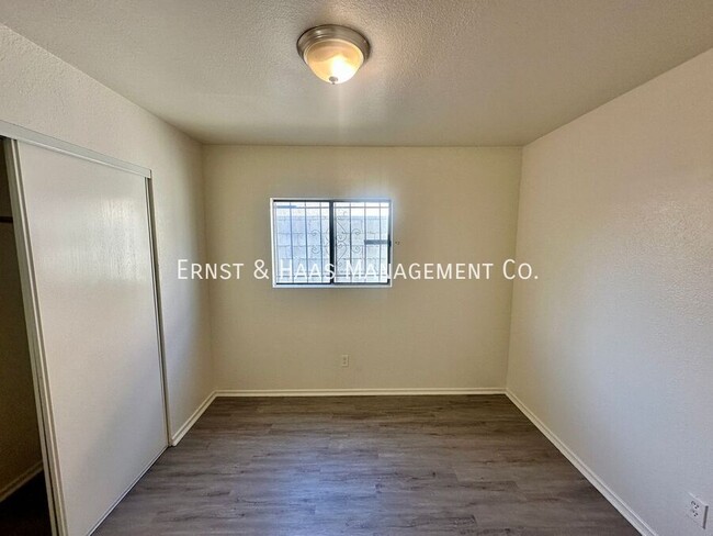 Building Photo - Lovely 2 Bedroom Apartment in Long Beach!