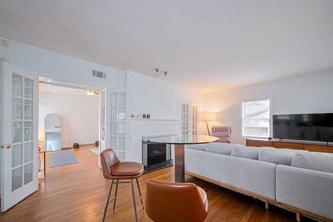 Building Photo - 2163 University Blvd