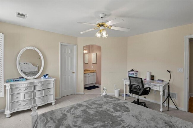 Building Photo - 5685 Lake Manor Trce