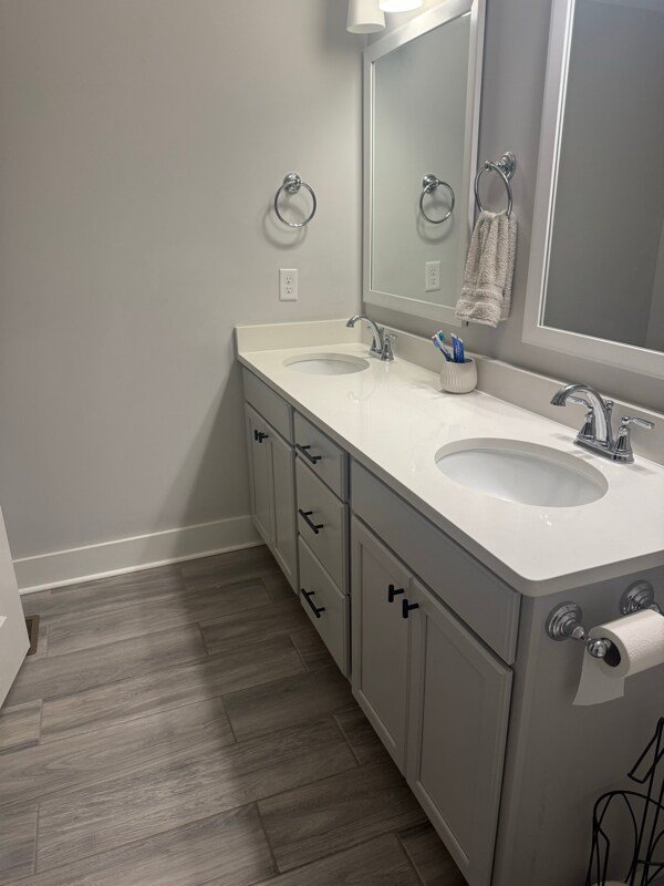 Building Photo - 2129 Sedges Ave