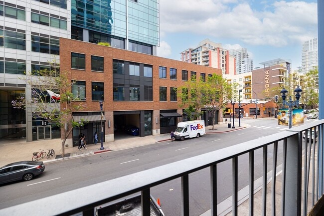 Building Photo - 1BD/1BATH Perfectly situated 1 bedroom condo for rent in Downtown!