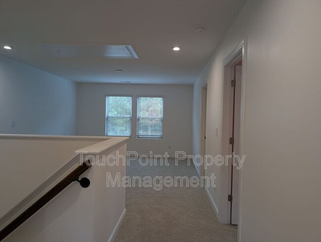 Building Photo - 5906 Fenway Dr