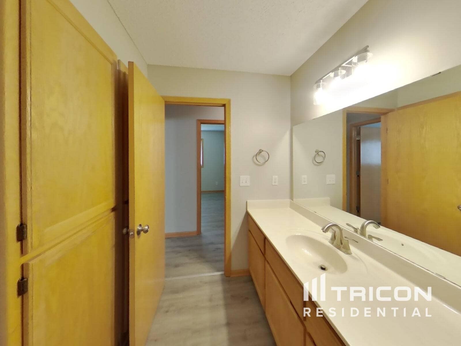 Building Photo - 102 Charity Cir