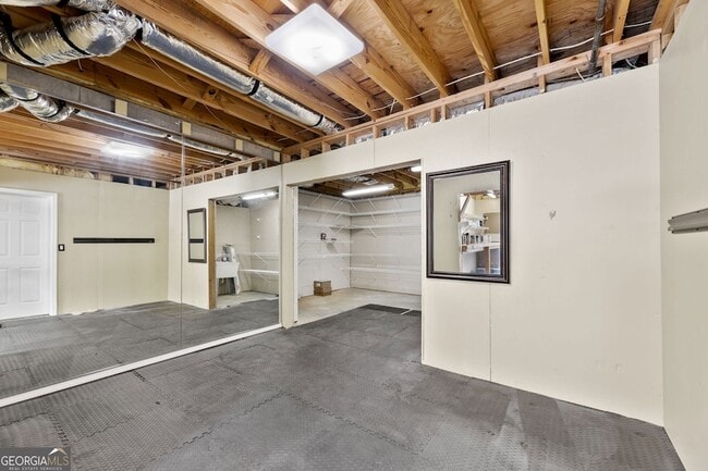 Building Photo - 5170 Deerlake Dr