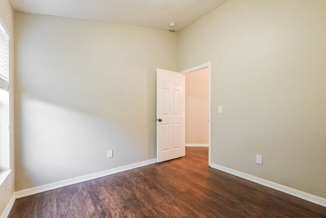 Building Photo - 70 Pine Arbor Dr